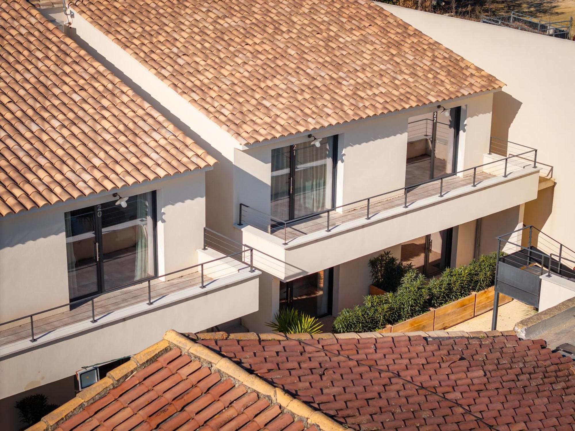 Отель Les Loges Du Luberon Coustellet Экстерьер фото