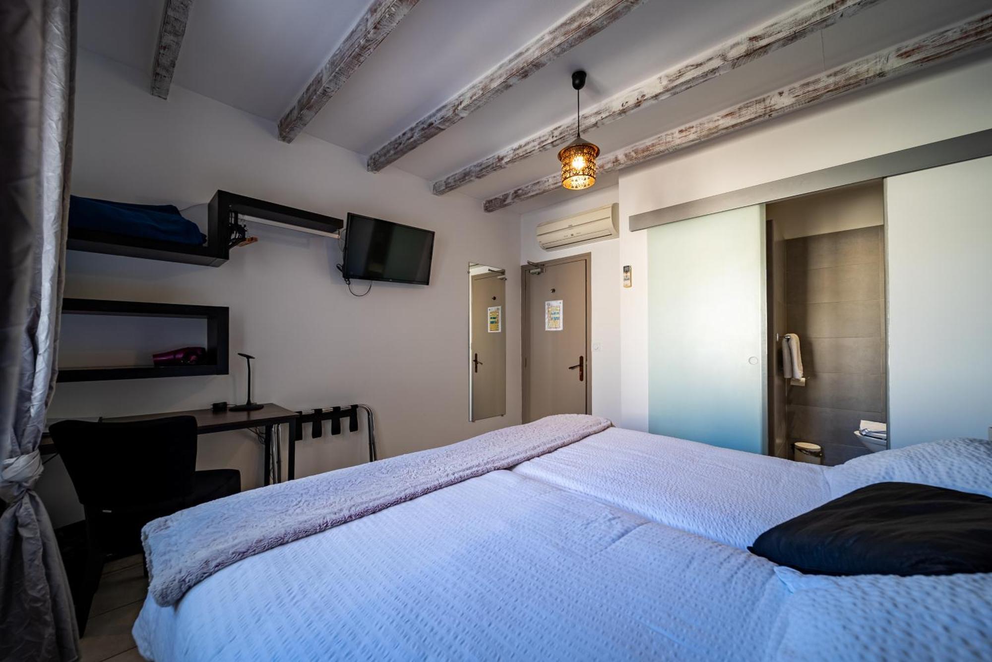 Отель Les Loges Du Luberon Coustellet Экстерьер фото